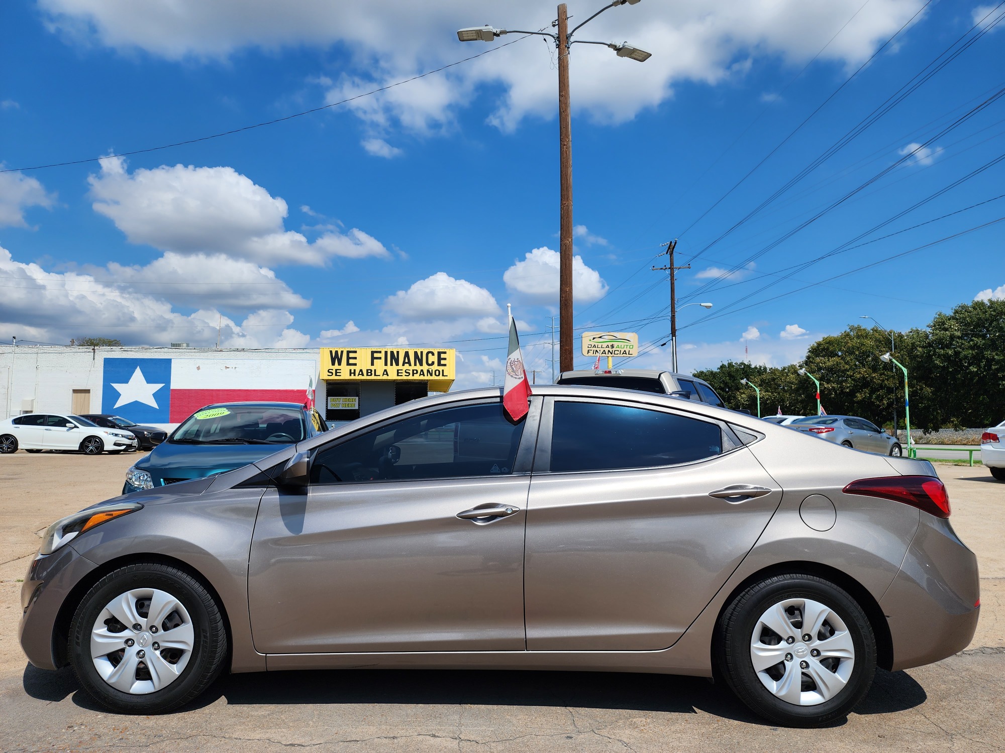 2016 BROWN Hyundai Elantra SE (5NPDH4AEXGH) with an 1.8L L4 DOHC 16V engine, 6-Speed Automatic transmission, located at 2660 S.Garland Avenue, Garland, TX, 75041, (469) 298-3118, 32.885551, -96.655602 - Welcome to DallasAutos4Less, one of the Premier BUY HERE PAY HERE Dealers in the North Dallas Area. We specialize in financing to people with NO CREDIT or BAD CREDIT. We need proof of income, proof of residence, and a ID. Come buy your new car from us today!! This is a Very clean 2016 HYUNDAI ELA - Photo #6